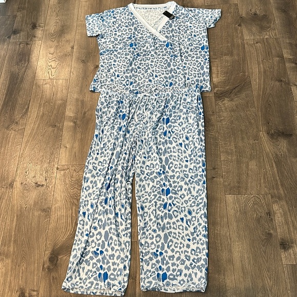 Badgley Mischka Sky Leopard Pajamas - Picture 3 of 8
